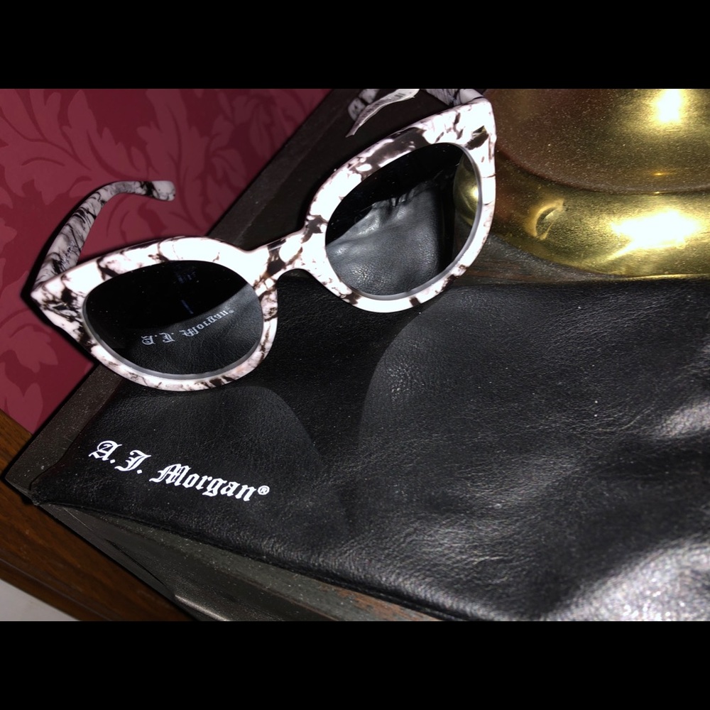 Sunglasses - Picture 2 of 3